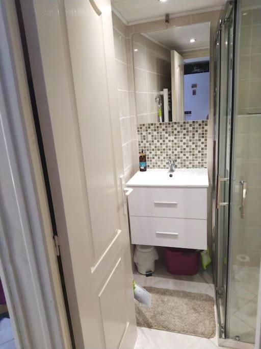Studio Ideal Pour Deux Voyageurs Sur Марсель Экстерьер фото